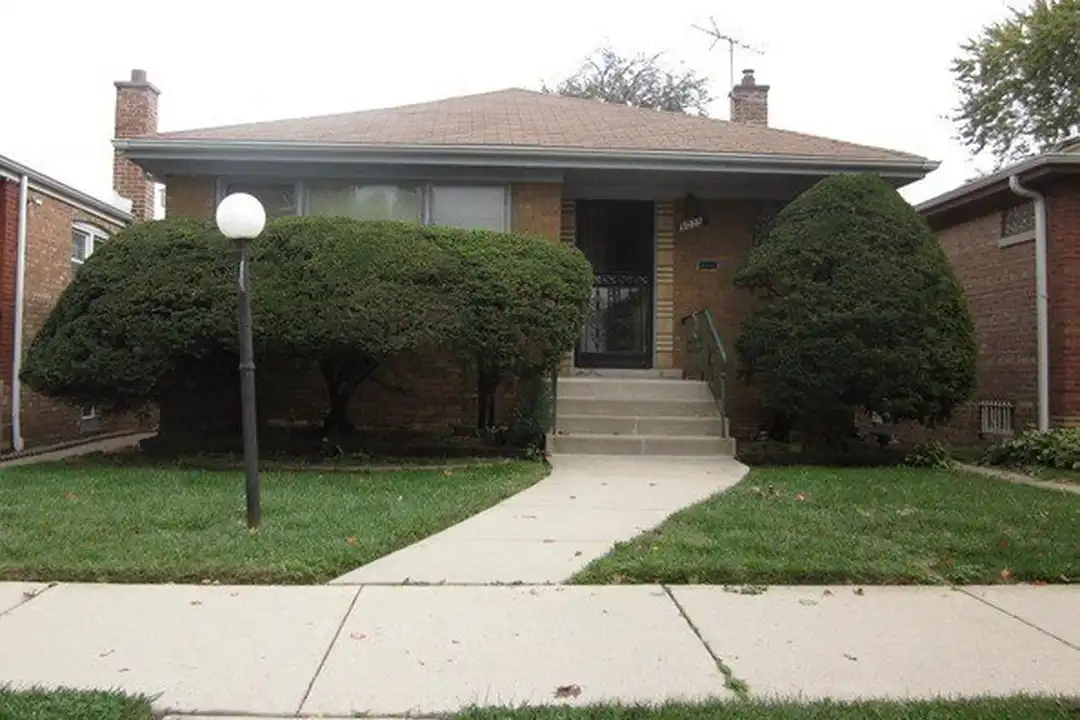 9035 S Euclid Ave – photo 1