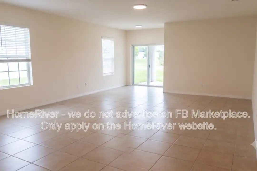 1009 NE 11th St - View 3