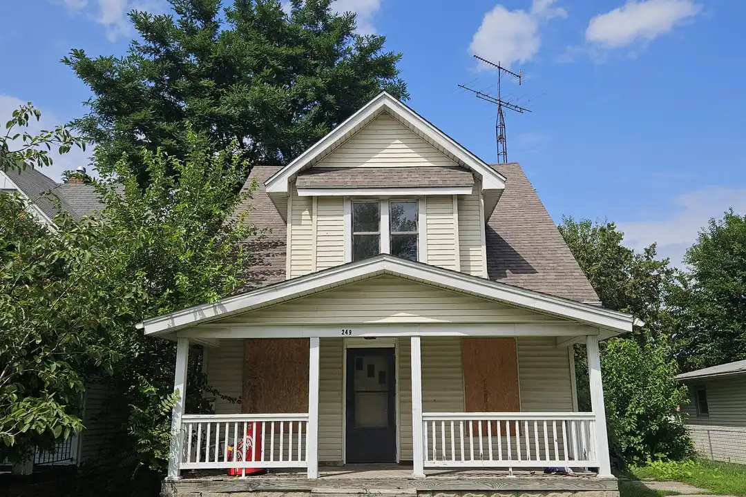 249 E Lake St – photo 1