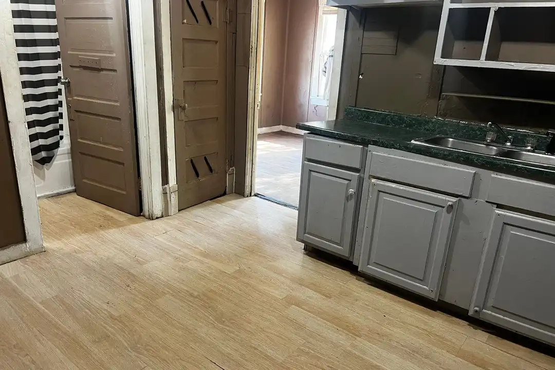 406 Davis St unit A – photo 1 of 2